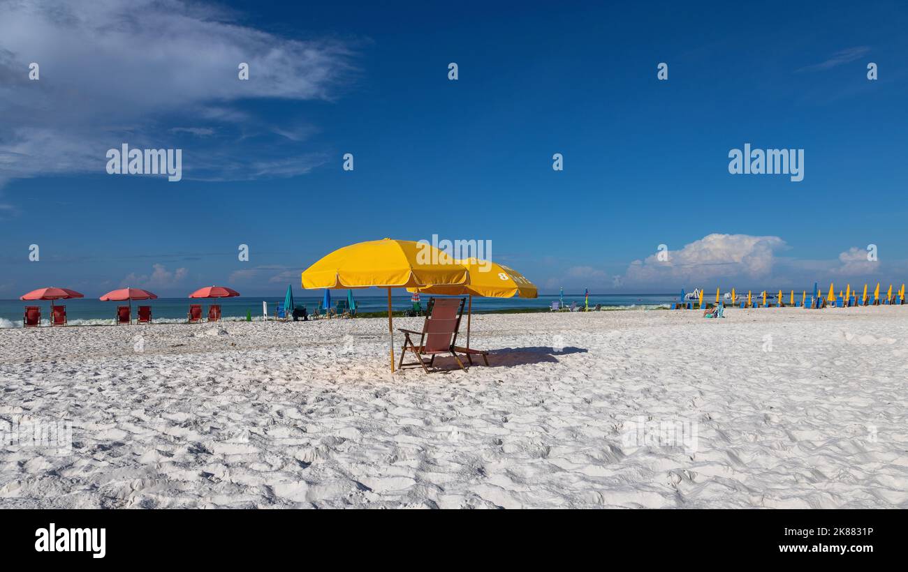 A beautiful bright sunny day at the beach Stock Photo - Alamy