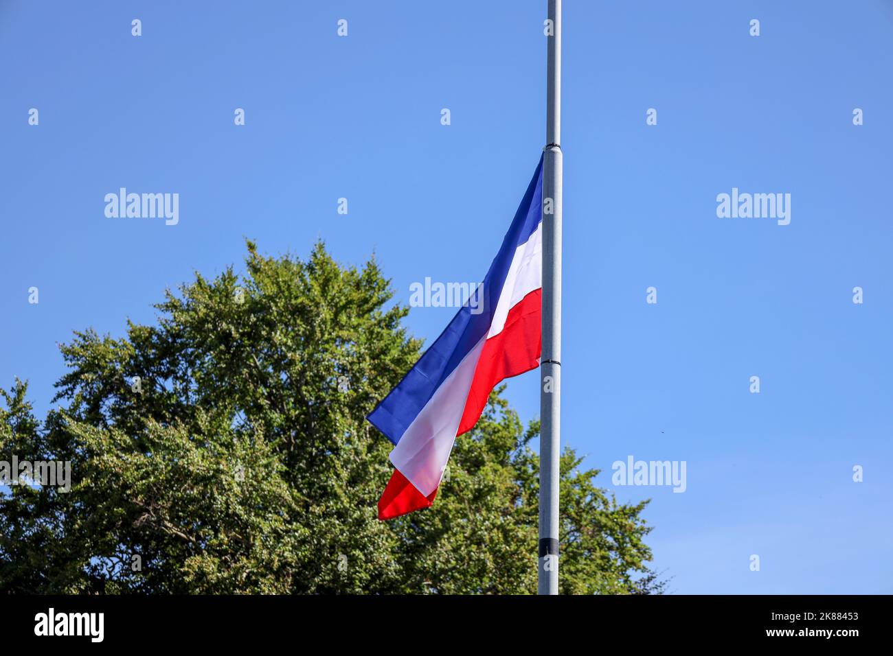 flags upside down in Wezep and Oldebroek with protest farmers signs in