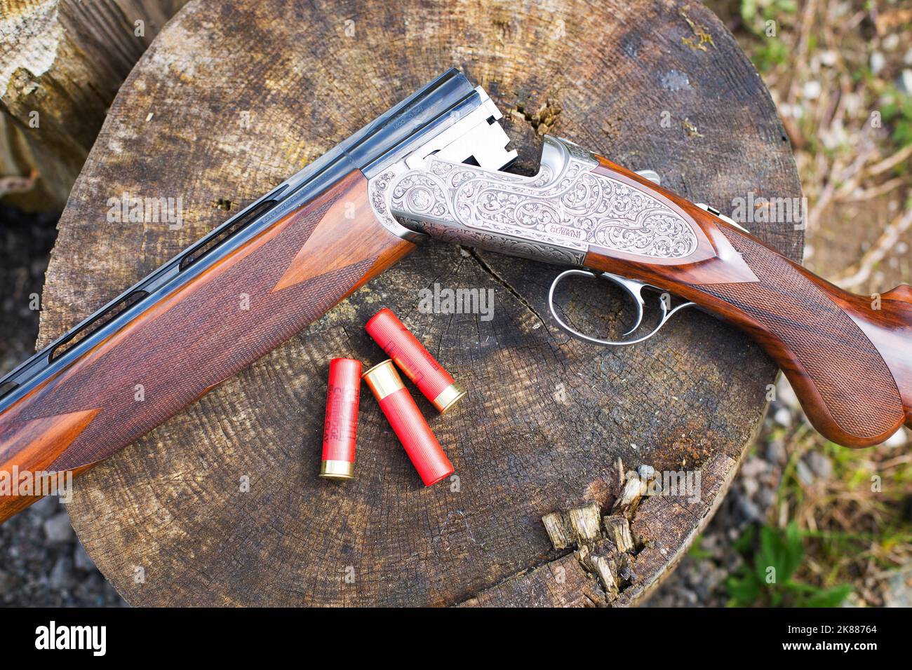 over and under 12 bore shotgun and cartridges Stock Photo Alamy