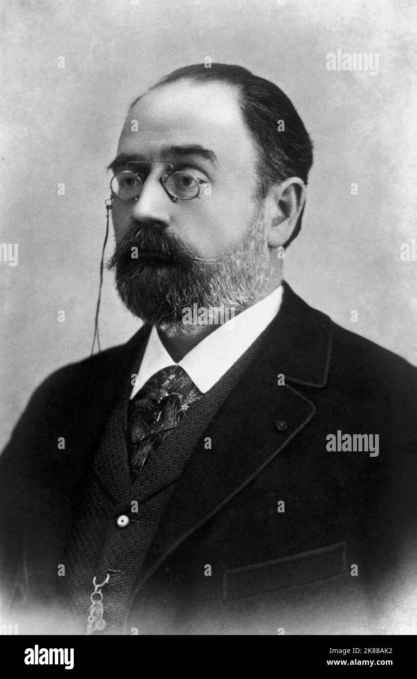 Emile Zola Writer (18401902) 01 May 1885 **WARNING** This Photograph