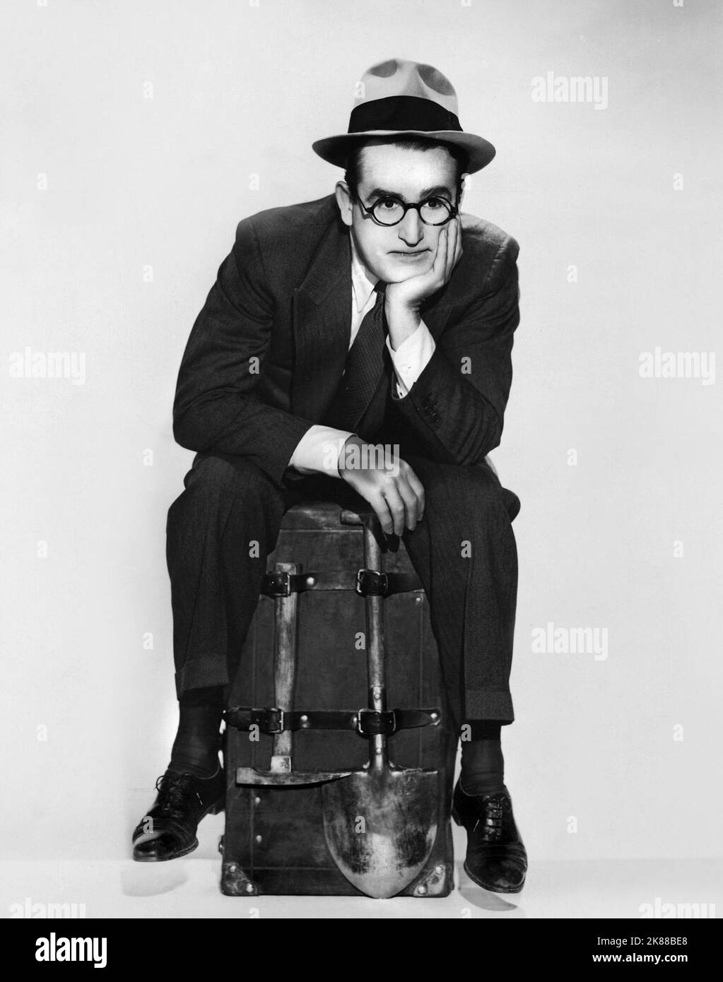 Harold lloyd Black and White Stock Photos & Images - Page 3 - Alamy