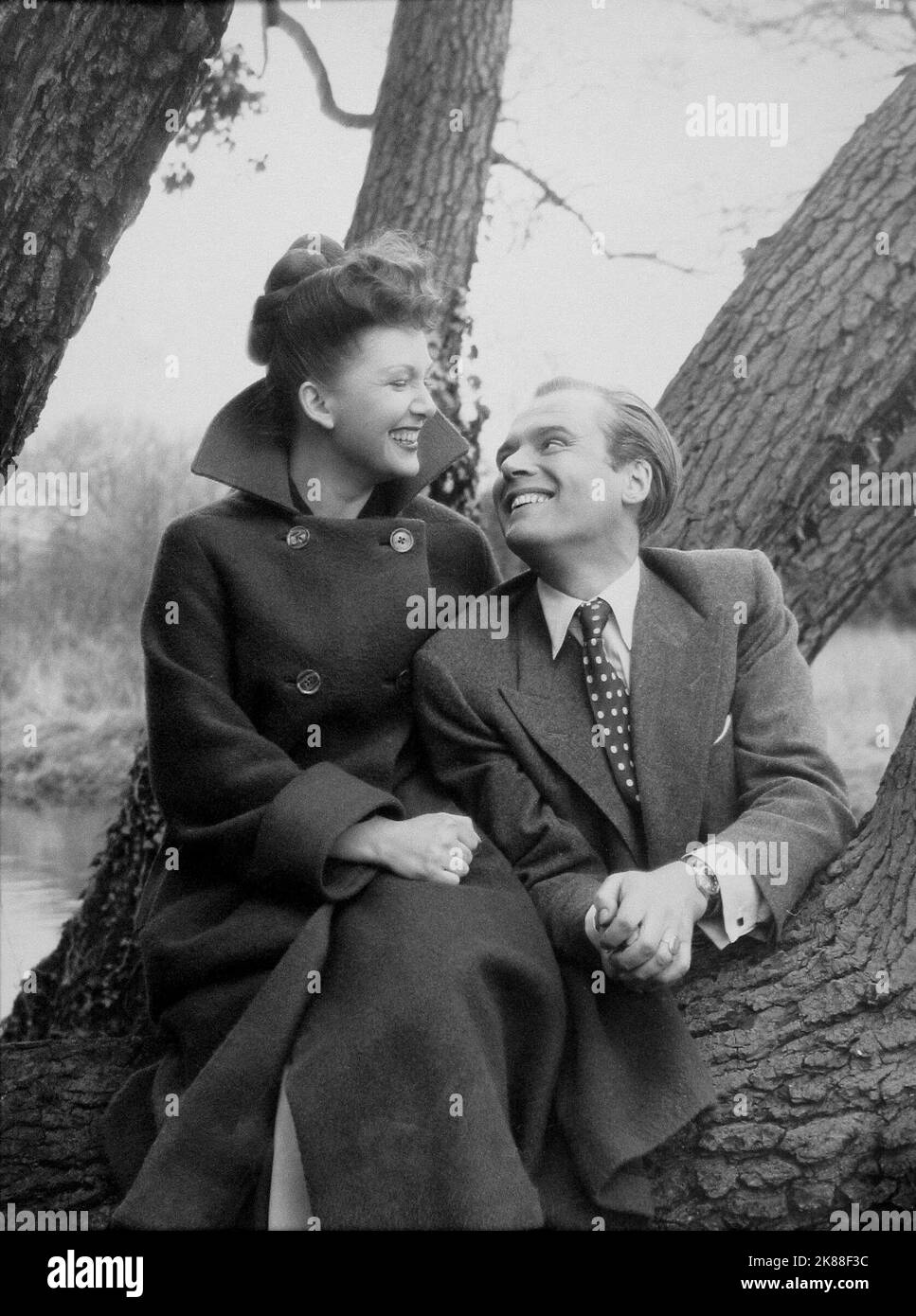 Jean Kent & Albert Lieven  Actress & Actor  Location: Grand Union Canal At Denham (Off Set While Filming 'Sleeping Car To Trieste' In 1948) 01 March 1948   **WARNING** This Photograph is for editorial use only and is the copyright of The Film Company and/or the Photographer assigned by the Film or Production Company and can only be reproduced by publications in conjunction with the promotion of the above Film. A Mandatory Credit To The Film Company is required. The Photographer should also be credited when known. No commercial use can be granted without written authority from the Film Company. Stock Photo