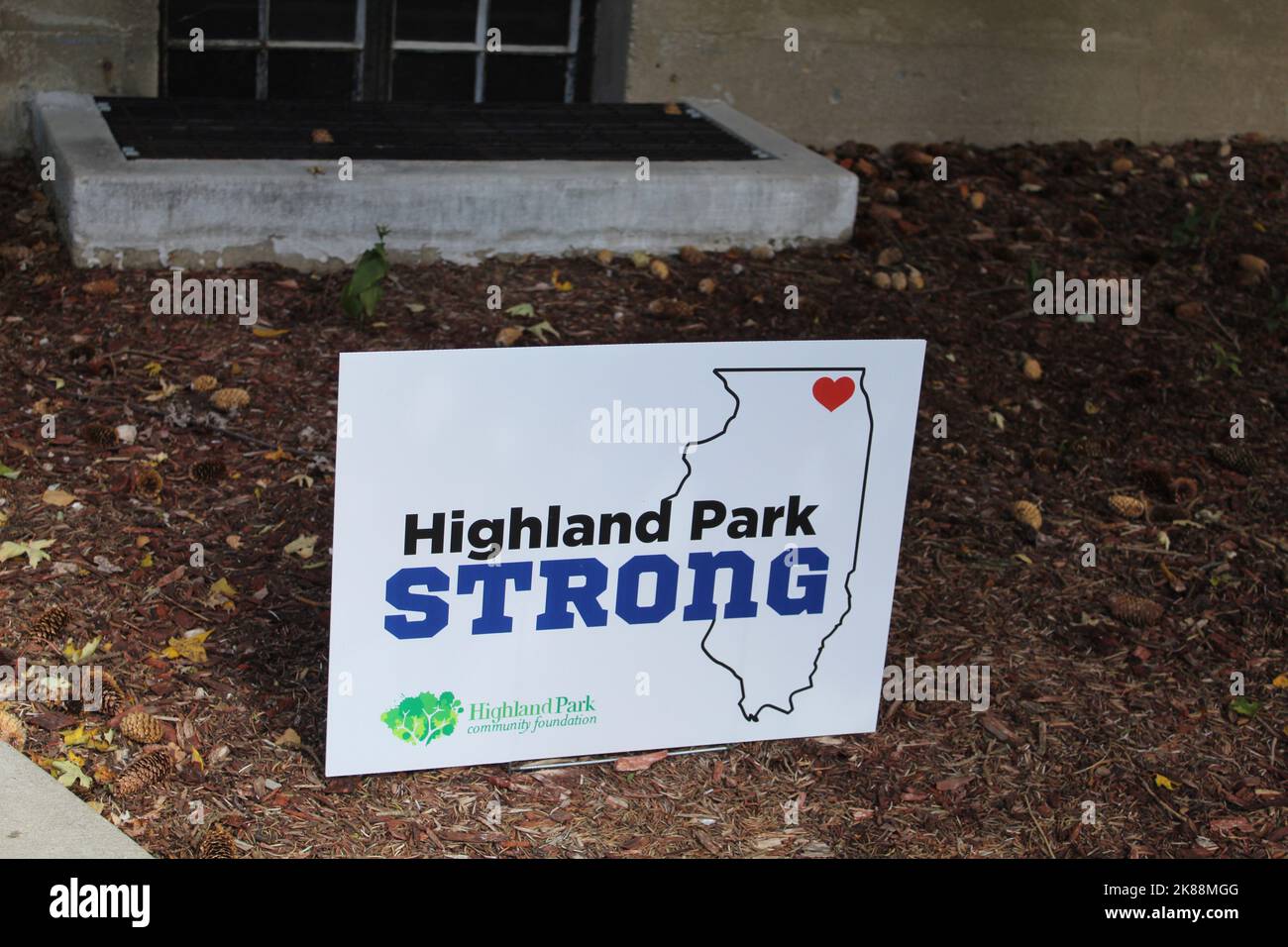 Highland Park Strong lawn sign in front of a home in Highland Park, Illinois Stock Photo