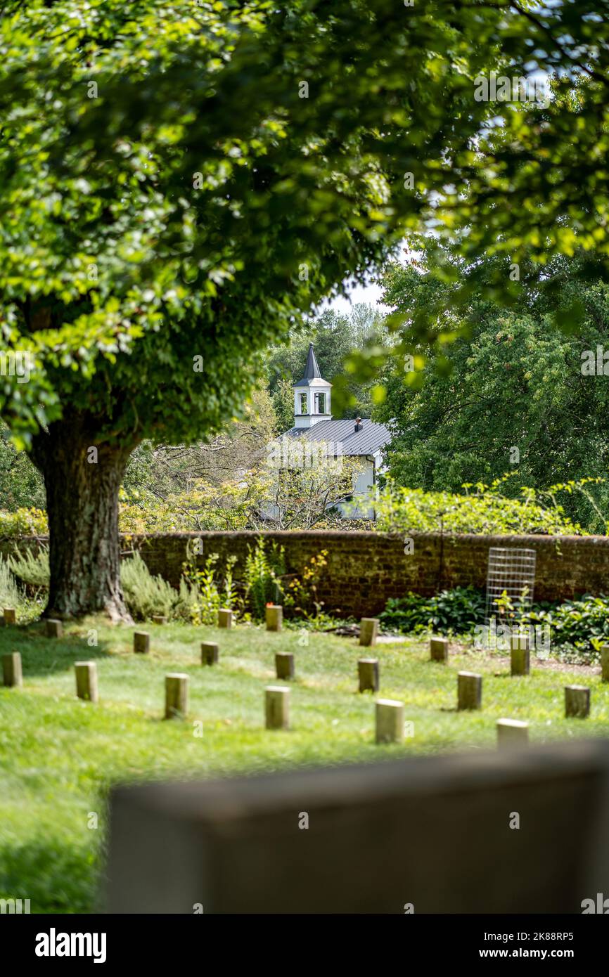 A vertical shot of the Civil War Memorial Old City Cemetery in Lynchburg, Virginia Stock Photo
