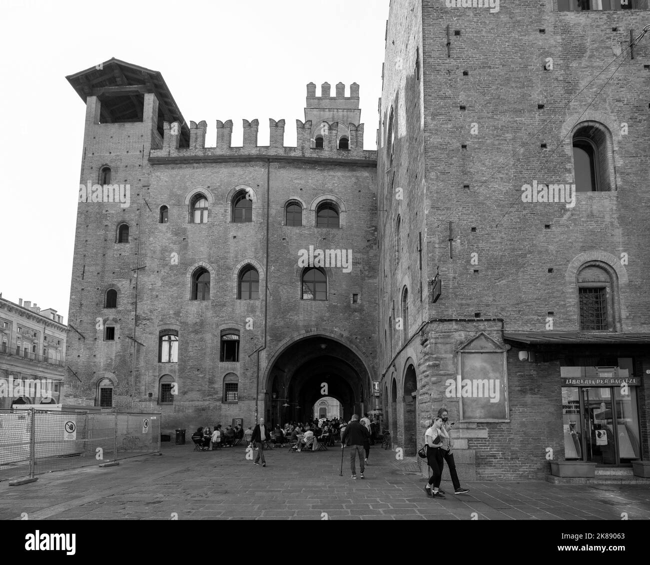 italy-october-2022-architecture-and-art-in-black-and-white-in-the
