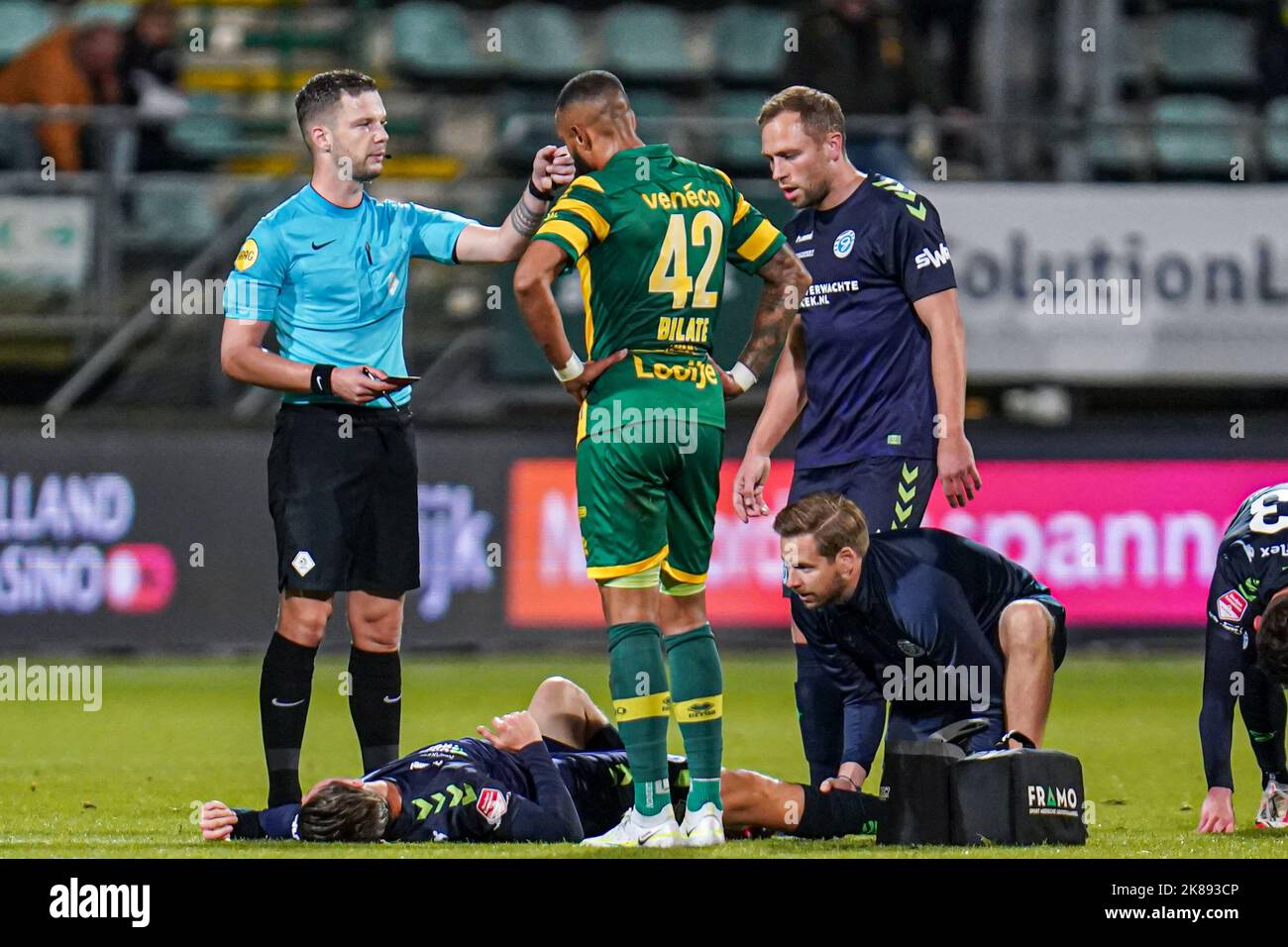 DEN HAAG, NETHERLANDS - OCTOBER 21: Jesse Schuurman of De Graafschap receives medical treatment, referee Robin Hensgens, Mario Bilate of ADO Den Haag during the Dutch Keukenkampioendivisie match between ADO Den Haag and De Graafschap at Bingoal Stadion on October 21, 2022 in Den Haag, Netherlands (Photo by Rene Nijhuis/Orange Pictures) Stock Photo