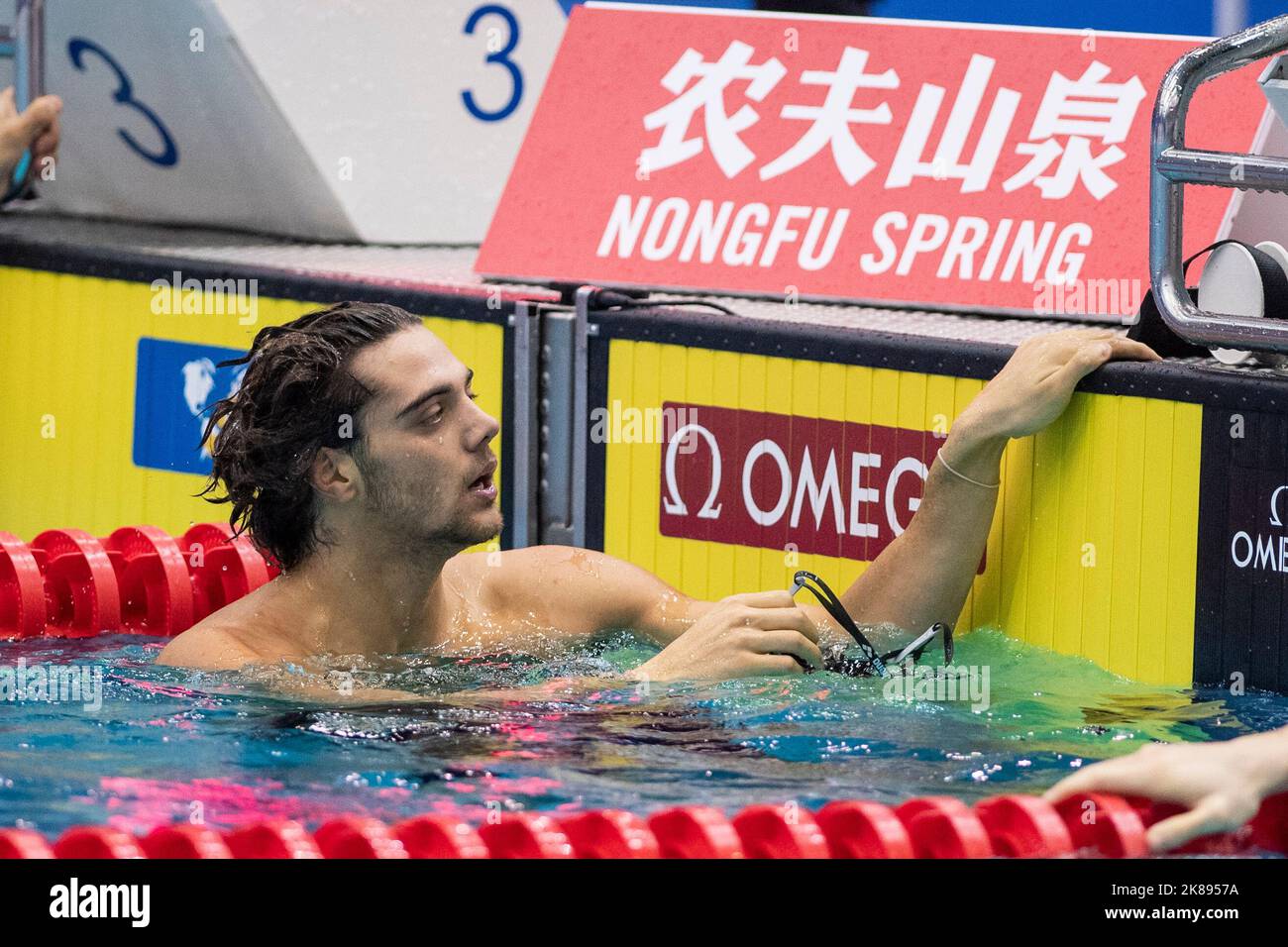 Berlin, Germany. 21st Oct, 2022. Swimming: World Cup, Decisions, 100m medley, men: Thomas Ceccon of Italy wins the race. Credit: Christophe Gateau/dpa/Alamy Live News Stock Photo