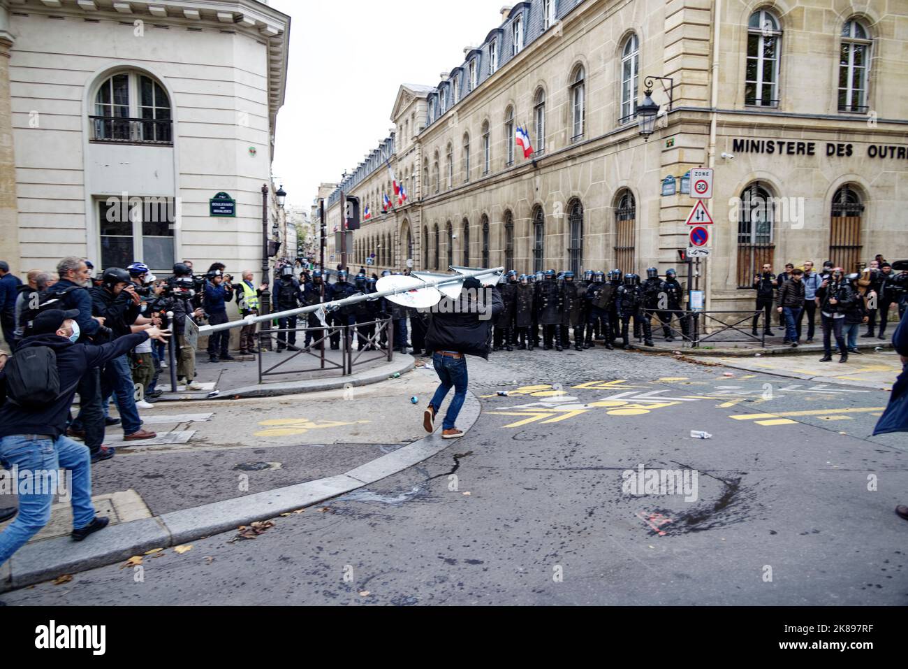 Paris, France. 18th Oct, 2022. A protester throws a road sign in the ...