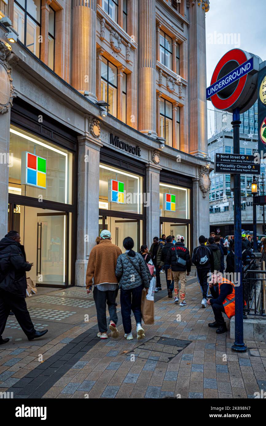 Microsoft Store Oxford Circus London - Microsoft Oxford Circus - the Microsoft store on Oxford Street in London's West End. Opened 2019. Stock Photo