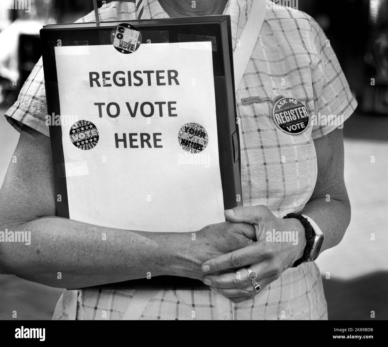 A volunteer signs up people wanting to register to vote in upcoming U.S. elections in Santa Fe, New Mexico Stock Photo