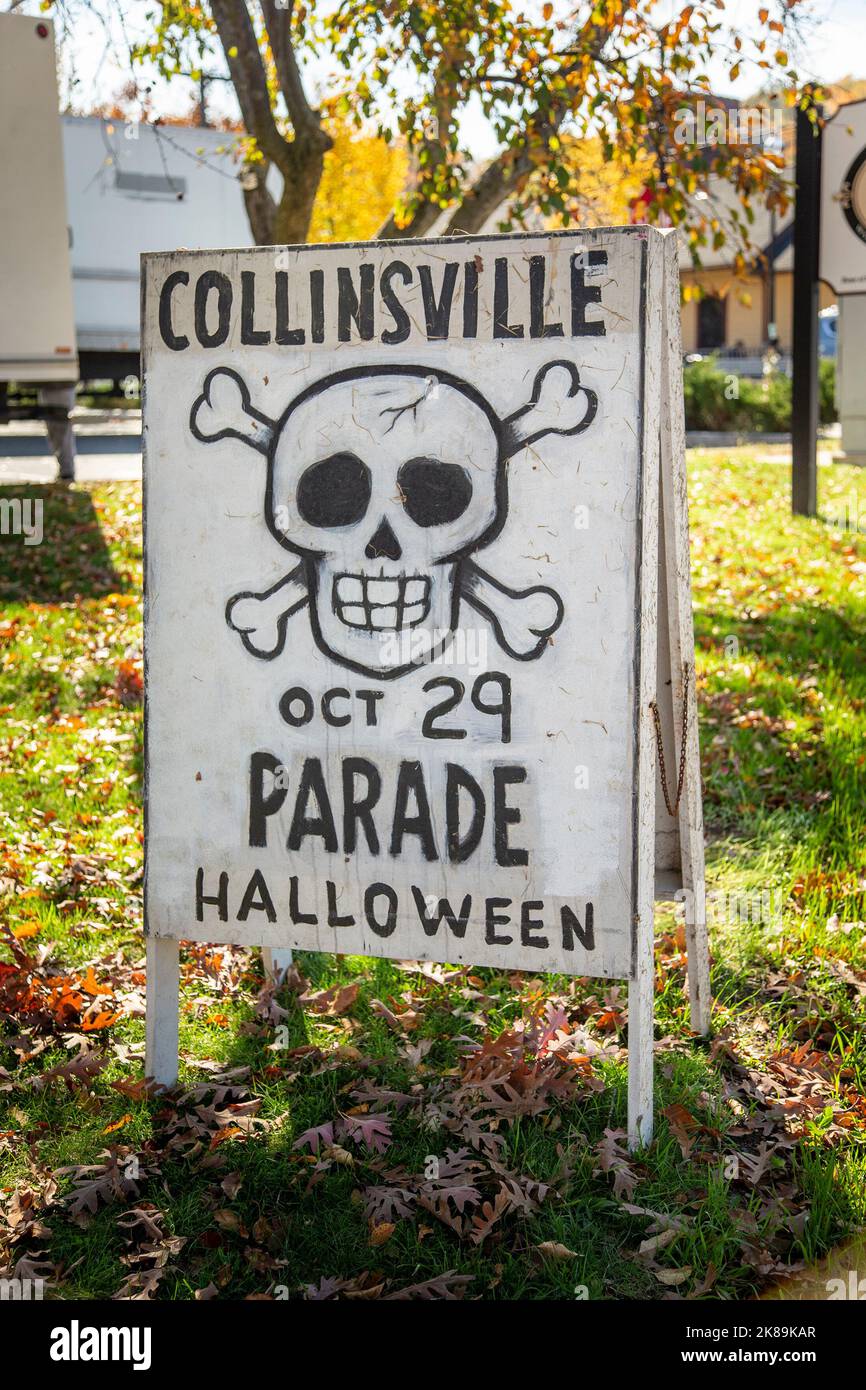 Halloween parade sign in a small Connecticut town Stock Photo Alamy