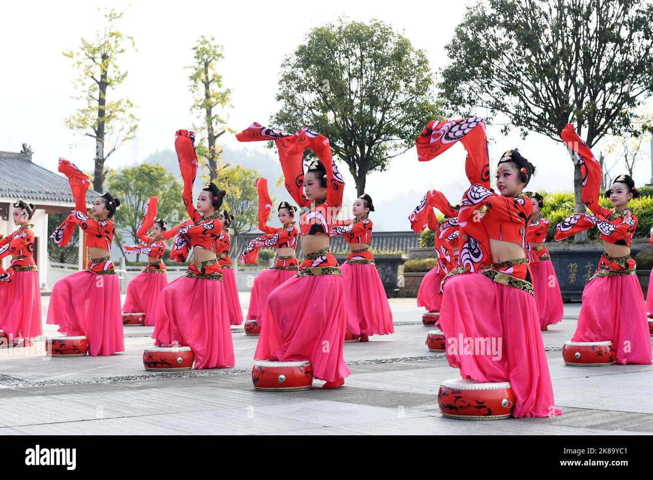 Chinese classical dance hi-res stock photography and images - Alamy