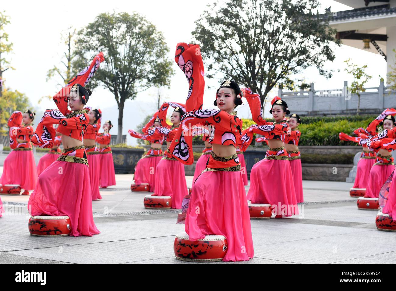 Chinese classical dance hi-res stock photography and images - Alamy