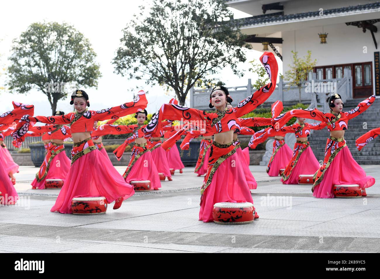 Chinese classical dance hi-res stock photography and images - Alamy