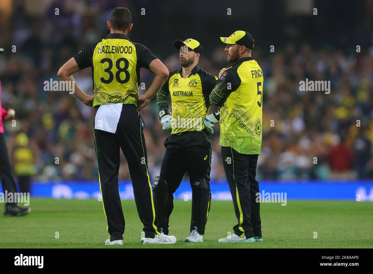 Sydney, Australia. 22nd Oct, 2022. Josh Hazelwood of Australia, Matthew Wade of Australia and Aaron Finch of Australia in a huddle during the ICC Mens T20 World Cup 2022 match between New Zealand and Australia at Sydney Cricket Ground, Sydney, Australia on 22 October 2022. Photo by Peter Dovgan. Editorial use only, license required for commercial use. No use in betting, games or a single club/league/player publications. Credit: UK Sports Pics Ltd/Alamy Live News Stock Photo