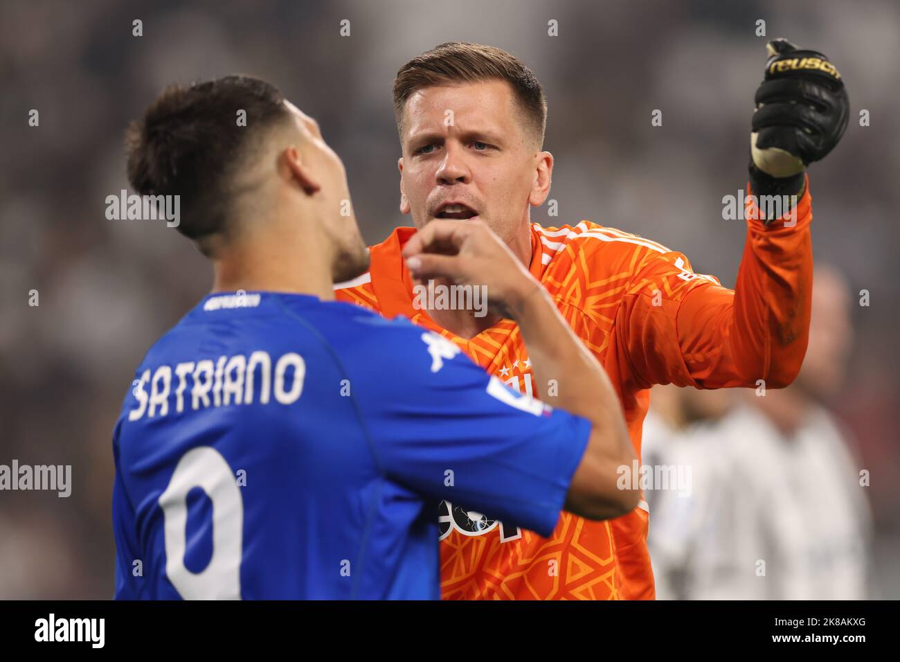 Turin, Italy, 21st October 2022. Wojciech Szczesny of Juventus discusses with Martin Satriano of Empoli FC during the Serie A match at Allianz Stadium, Turin. Picture credit should read: Jonathan Moscrop / Sportimage Credit: Sportimage/Alamy Live News Stock Photo
