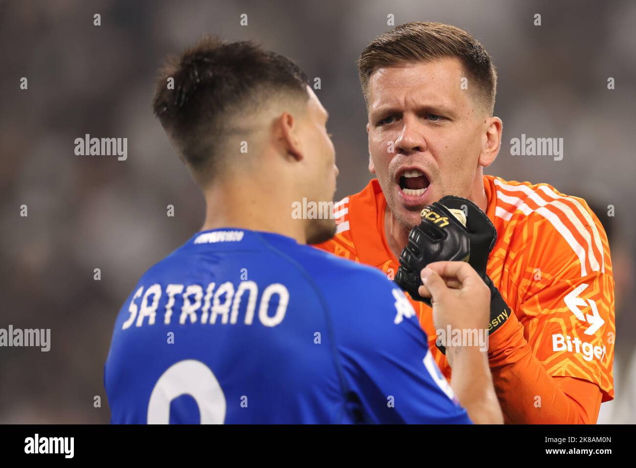Turin, Italy, 21st October 2022. Wojciech Szczesny of Juventus discusses with Martin Satriano of Empoli FC during the Serie A match at Allianz Stadium, Turin. Picture credit should read: Jonathan Moscrop / Sportimage Credit: Sportimage/Alamy Live News Stock Photo