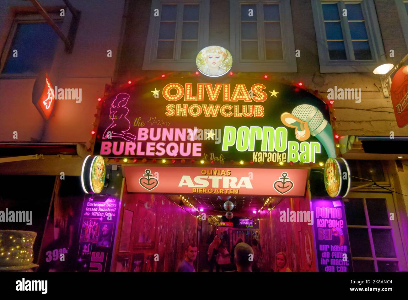 Große Freiheit, Vergnügungsmeile, Olivia Jones Showclub, Porno Karaoke Bar,  Bunny Burlesque, Reeperbahn, St. Pauli, Hamburg, Deutschland, Europa Stock  Photo - Alamy