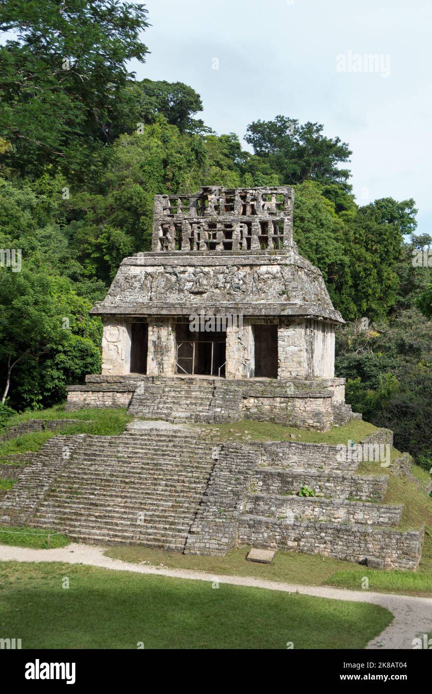 View of the Maya archeological site of Palenque in Chiapas, Mexico. Mayan ruins and ancient building: Temple of the Sun Stock Photo