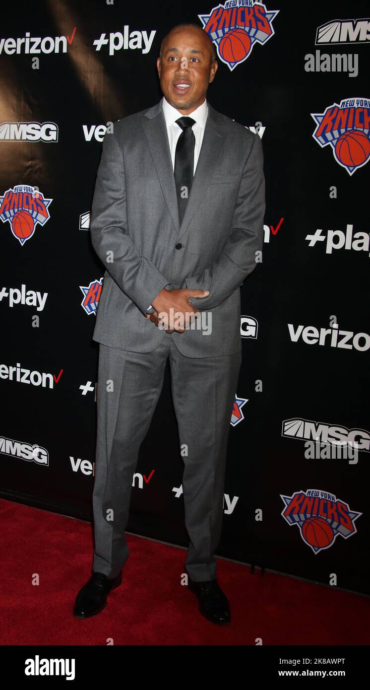 Former Knicks star John Starks visits Saturday Night Lights