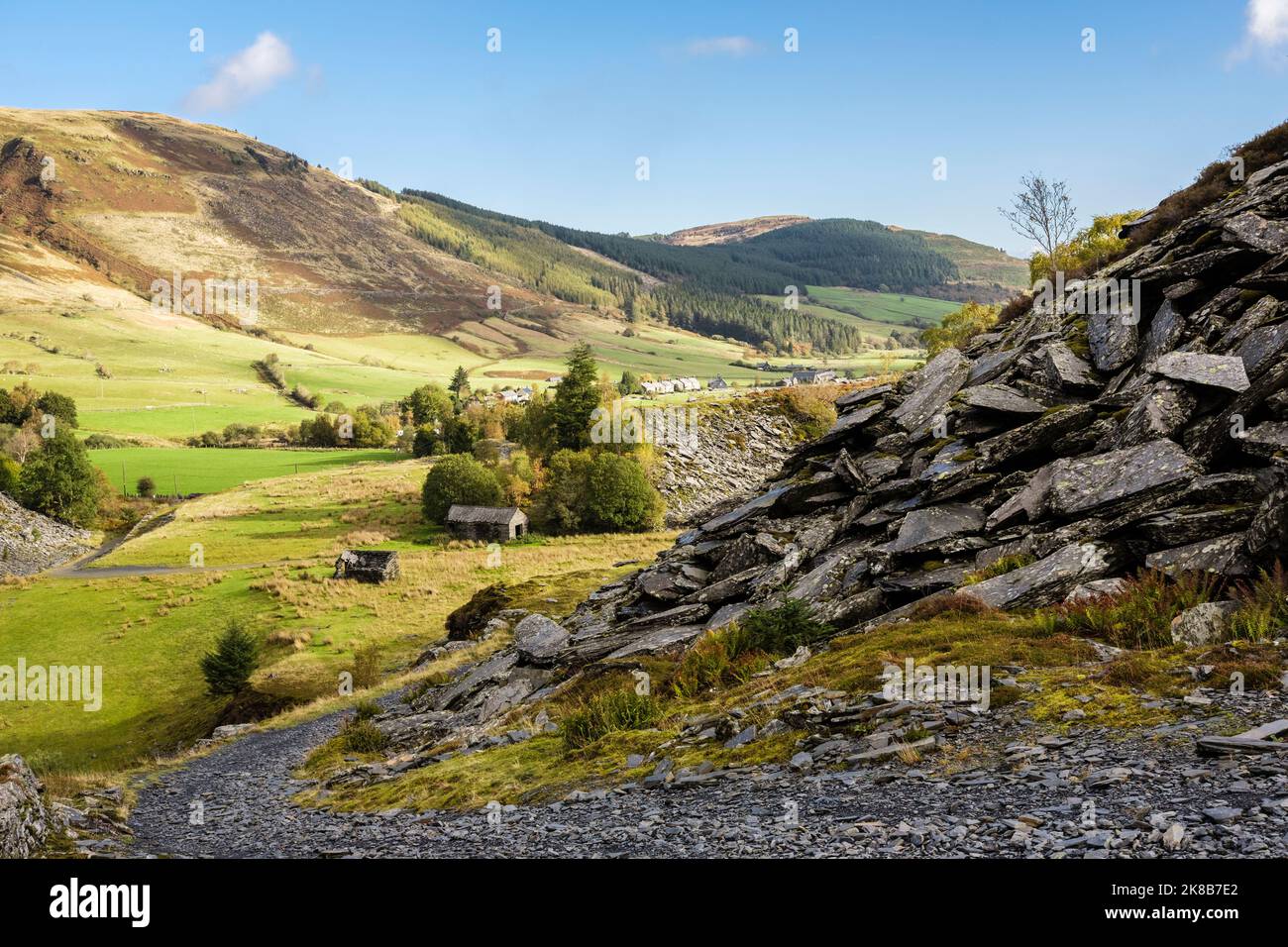 Slate trail through Rhiw Fachno quarry slag heap above village in valley in Snowdonia. Cwm Penmachno, Betws-y-Coed, Conwy, north Wales, UK, Britain Stock Photo