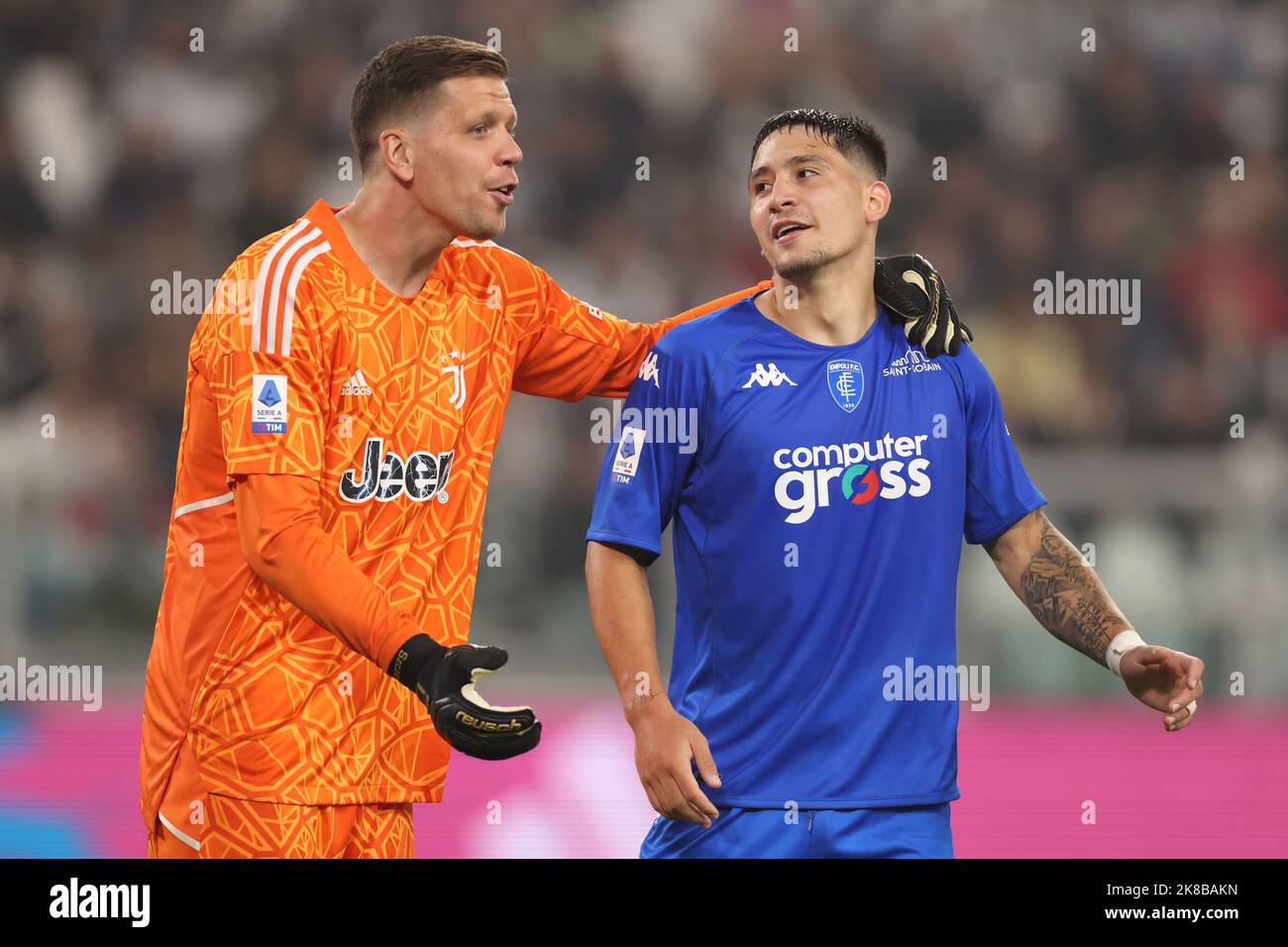 Turin, Italy, 21st October 2022. Wojciech Szczesny of Juventus discusses with Martin Satriano of Empoli FC during the Serie A match at Allianz Stadium, Turin. Picture credit should read: Jonathan Moscrop / Sportimage Stock Photo