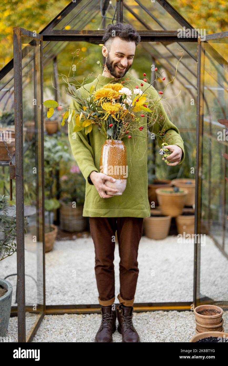 Handsome fresh bouquet flowers hi-res stock photography and images - Alamy