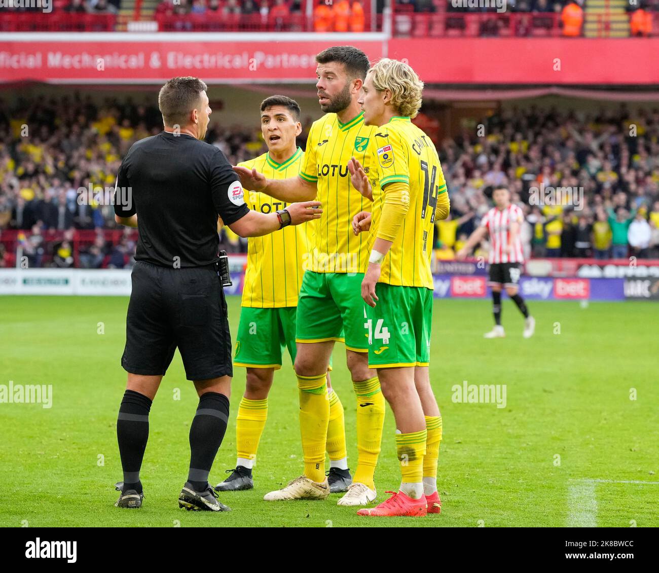 Grant Hanley #5 of Norwich City appeals to Referee Josh Smith during the Sky Bet Championship match Sheffield United vs Norwich City at Bramall Lane, Sheffield, United Kingdom, 22nd October 2022  (Photo by Steve Flynn/News Images) Stock Photo