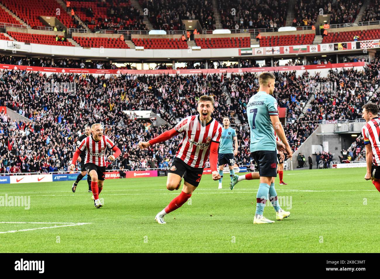 Dan Neil celebrates scoring Sunderland AFC's second goal against ...