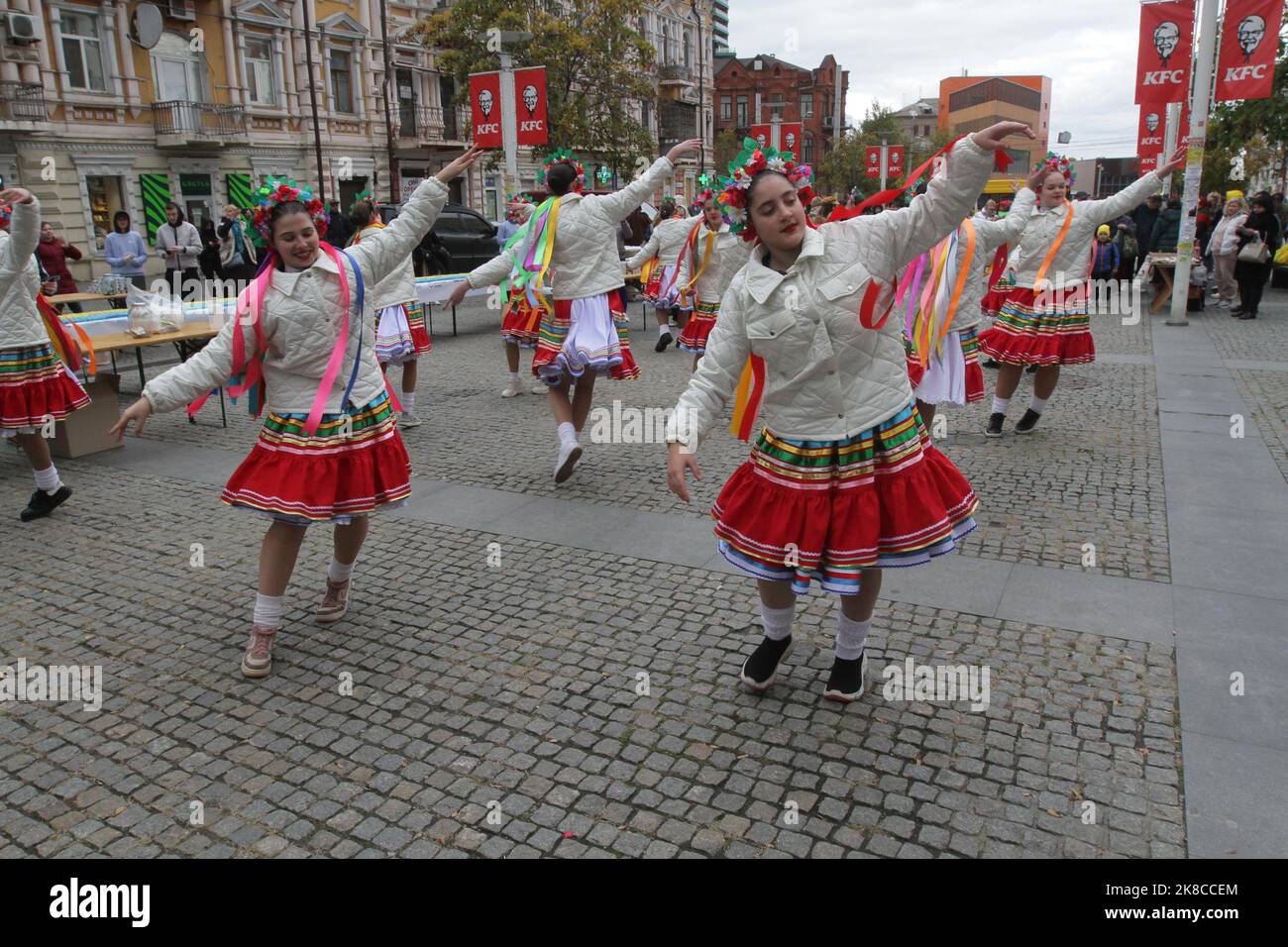 Ukraine girls with flag hi-res stock photography and images - Alamy