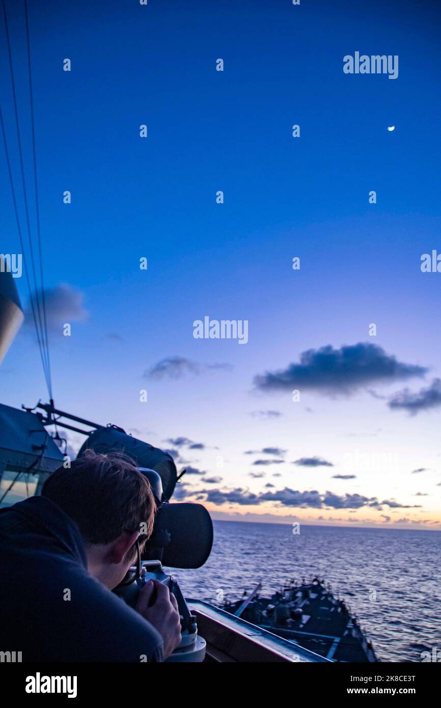 221021-N-XK462-1038 PACIFIC OCEAN (Oct. 21, 2022) U.S. Navy Electrician’s Mate Seaman Camden Sinner, from Presque Isle, Wis., looks through an alidade aboard the Arleigh Burke-class guided missile destroyer USS Wayne E. Meyer (DDG 108). Wayne E. Meyer is currently operating with Nimitz Carrier Strike Group in preparation for an upcoming deployment. (U.S. Navy photo by Mass Communication Specialist 3rd Class Hannah Kantner) Stock Photo