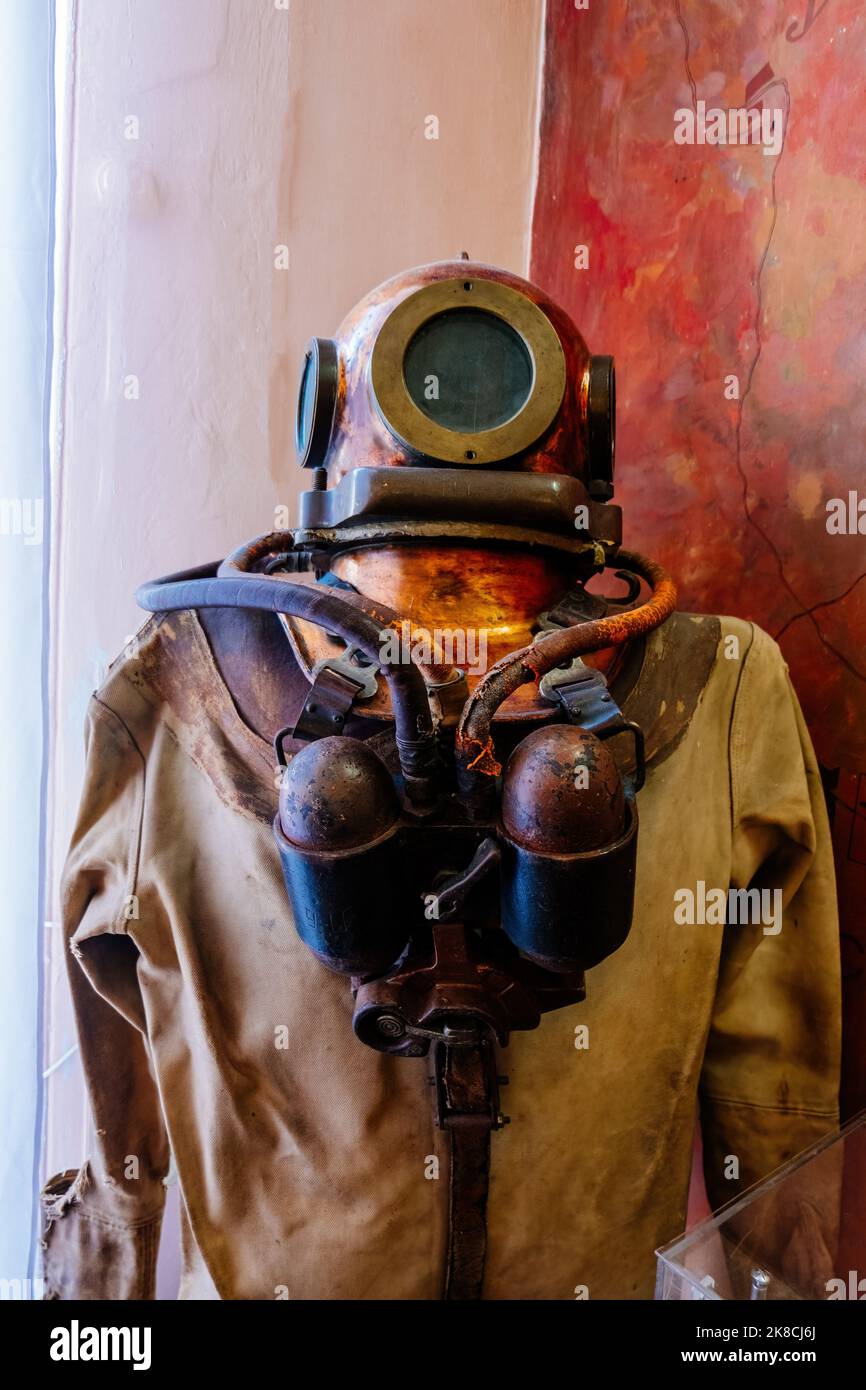 Old vintage copper diving suit Stock Photo - Alamy