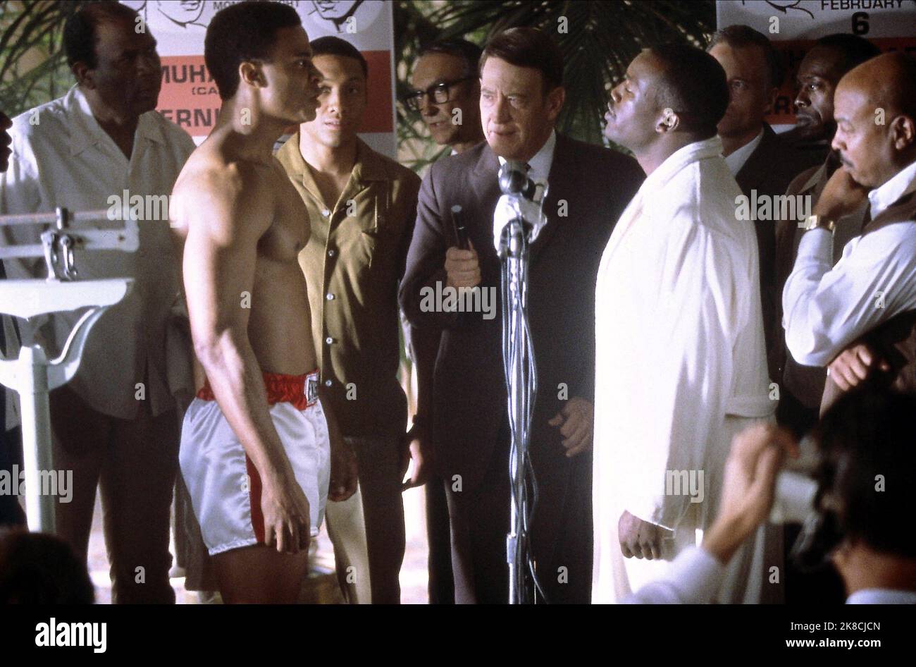 David Ramsey, Earl Boen & Marc Coddette Film: Ali: An American Hero (2000) Characters: Cassius Clay, Howard Cosell, Sonny Liston  Director: Leon Ichaso 31 August 2000   **WARNING** This Photograph is for editorial use only and is the copyright of FOX TELEVISION STUDIOS and/or the Photographer assigned by the Film or Production Company and can only be reproduced by publications in conjunction with the promotion of the above Film. A Mandatory Credit To FOX TELEVISION STUDIOS is required. The Photographer should also be credited when known. No commercial use can be granted without written authori Stock Photo