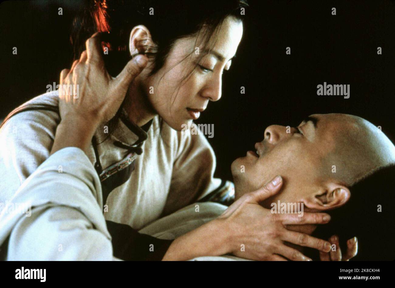 Michelle Yeoh & Chow Yun-Fat Film: Crouching Tiger, Hidden Dragon (Wo hu cang long) Characters: Yu Shu Lien &  Tw/Chn/Hk/Usa 2000, Director: Ang Lee 18 May 2000   **WARNING** This Photograph is for editorial use only and is the copyright of SONY and/or the Photographer assigned by the Film or Production Company and can only be reproduced by publications in conjunction with the promotion of the above Film. A Mandatory Credit To SONY is required. The Photographer should also be credited when known. No commercial use can be granted without written authority from the Film Company. Stock Photo