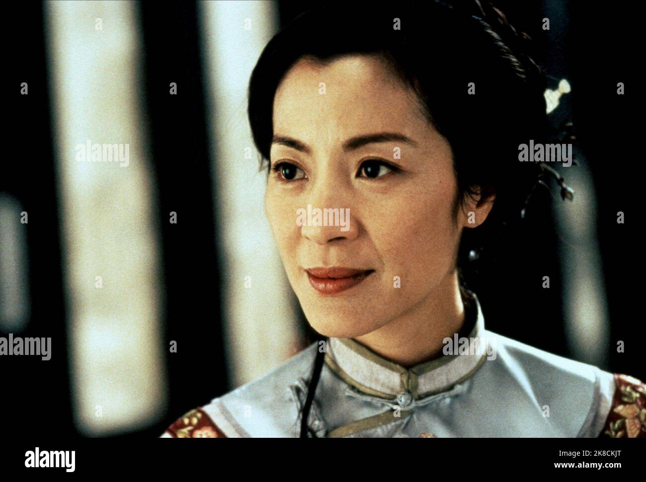 Michelle Yeoh Film: Crouching Tiger, Hidden Dragon (Wo hu cang long) Characters: Yu Shu Lien  Tw/Chn/Hk/Usa 2000, Director: Ang Lee 18 May 2000   **WARNING** This Photograph is for editorial use only and is the copyright of SONY PICTURES CLASSICS and/or the Photographer assigned by the Film or Production Company and can only be reproduced by publications in conjunction with the promotion of the above Film. A Mandatory Credit To SONY PICTURES CLASSICS is required. The Photographer should also be credited when known. No commercial use can be granted without written authority from the Film Compan Stock Photo