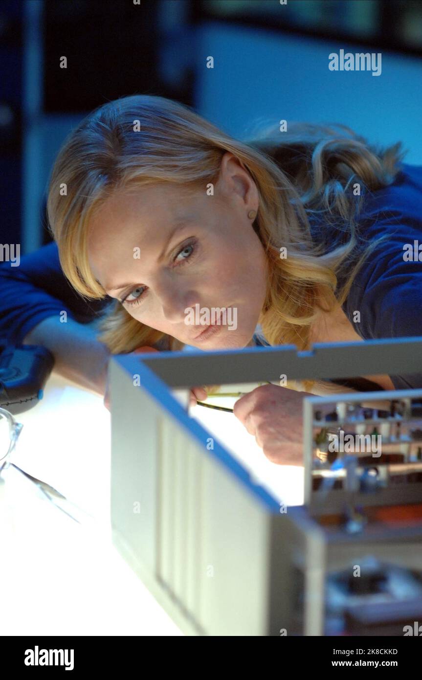 Marg Helgenberger Television: Csi: Crime Scene Investigation; C.S.I.: Crime Scene Investigation (TV-Serie)   Usa/Can 2000-2015, / Alter Titel: 'Csi - Las Vegas' 06 October 2000   **WARNING** This Photograph is for editorial use only and is the copyright of CBS and/or the Photographer assigned by the Film or Production Company and can only be reproduced by publications in conjunction with the promotion of the above Film. A Mandatory Credit To CBS is required. The Photographer should also be credited when known. No commercial use can be granted without written authority from the Film Company. Stock Photo