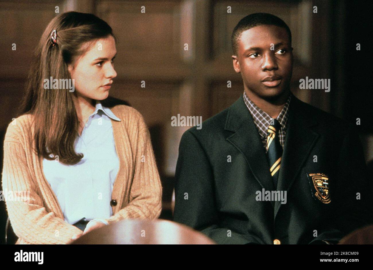 Anna Paquin & Rob Brown Film: Finding Forrester (2000) Characters: Claire Spence & Jamal Wallace  Director: Gus Van Sant 19 December 2000   **WARNING** This Photograph is for editorial use only and is the copyright of COLUMBIA and/or the Photographer assigned by the Film or Production Company and can only be reproduced by publications in conjunction with the promotion of the above Film. A Mandatory Credit To COLUMBIA is required. The Photographer should also be credited when known. No commercial use can be granted without written authority from the Film Company. Stock Photo