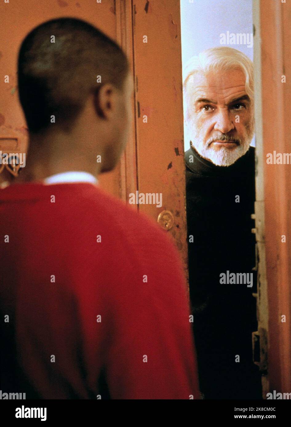 Rob Brown & Sean Connery Film: Finding Forrester (2000) Characters: Jamal Wallace & William Forrester  Director: Gus Van Sant 19 December 2000   **WARNING** This Photograph is for editorial use only and is the copyright of COLUMBIA and/or the Photographer assigned by the Film or Production Company and can only be reproduced by publications in conjunction with the promotion of the above Film. A Mandatory Credit To COLUMBIA is required. The Photographer should also be credited when known. No commercial use can be granted without written authority from the Film Company. Stock Photo