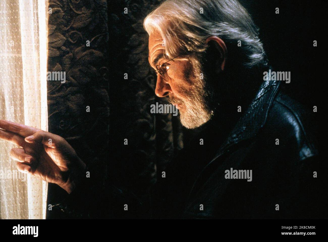 Sean Connery Film: Finding Forrester (2000) Characters: William Forrester  Director: Gus Van Sant 19 December 2000   **WARNING** This Photograph is for editorial use only and is the copyright of COLUMBIA and/or the Photographer assigned by the Film or Production Company and can only be reproduced by publications in conjunction with the promotion of the above Film. A Mandatory Credit To COLUMBIA is required. The Photographer should also be credited when known. No commercial use can be granted without written authority from the Film Company. Stock Photo