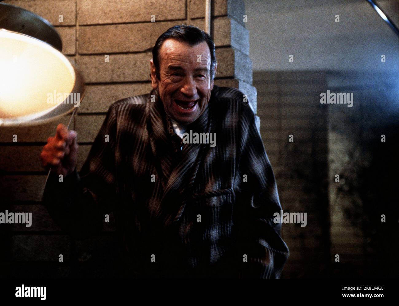 Walter Matthau Film: Hanging Up (2000) Characters: Lou Mozell  Director: Diane Keaton 16 February 2000   **WARNING** This Photograph is for editorial use only and is the copyright of COLUMBIA PICTURES and/or the Photographer assigned by the Film or Production Company and can only be reproduced by publications in conjunction with the promotion of the above Film. A Mandatory Credit To COLUMBIA PICTURES is required. The Photographer should also be credited when known. No commercial use can be granted without written authority from the Film Company. Stock Photo