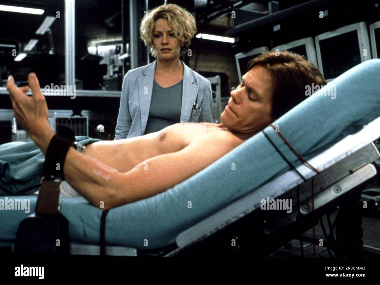 Плащ невидимка с алиэкспресс. Ткань quantum stealth. Камуфляж quantum stealth. Человек невидимка 2006. Невидимка с застежкой.