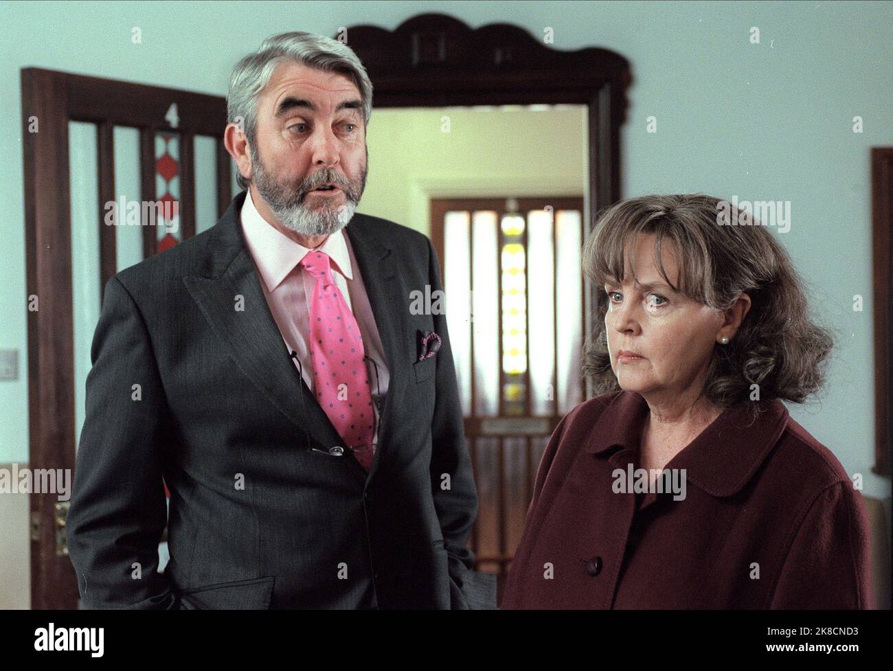 John Alderton & Pauline Collins Film: Mrs Caldicot'S Cabbage War (2000) Characters: Hawksmoor & Thelma Caldicot  Director: Ian Sharp 01 June 2000   **WARNING** This Photograph is for editorial use only and is the copyright of EVOLUTION FILMS and/or the Photographer assigned by the Film or Production Company and can only be reproduced by publications in conjunction with the promotion of the above Film. A Mandatory Credit To EVOLUTION FILMS is required. The Photographer should also be credited when known. No commercial use can be granted without written authority from the Film Company. Stock Photo