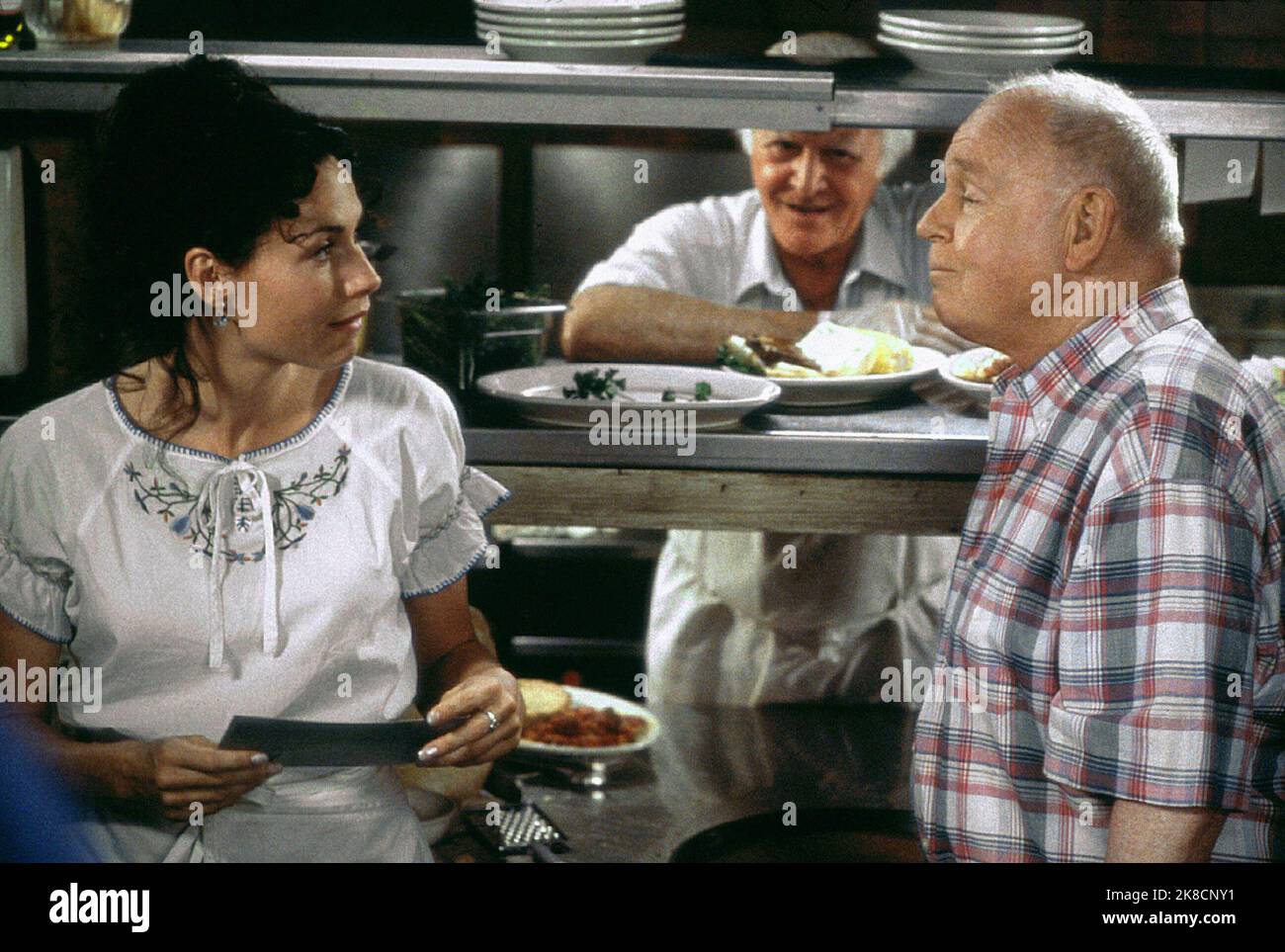 Minnie Driver, Robert Loggia & Carroll O'Connor Film: Return To Me (2000) Characters: Grace Briggs,Angelo Pardipillo & Marty O'Reilly  Director: Bonnie Hunt 07 April 2000   **WARNING** This Photograph is for editorial use only and is the copyright of MGM and/or the Photographer assigned by the Film or Production Company and can only be reproduced by publications in conjunction with the promotion of the above Film. A Mandatory Credit To MGM is required. The Photographer should also be credited when known. No commercial use can be granted without written authority from the Film Company. Stock Photo