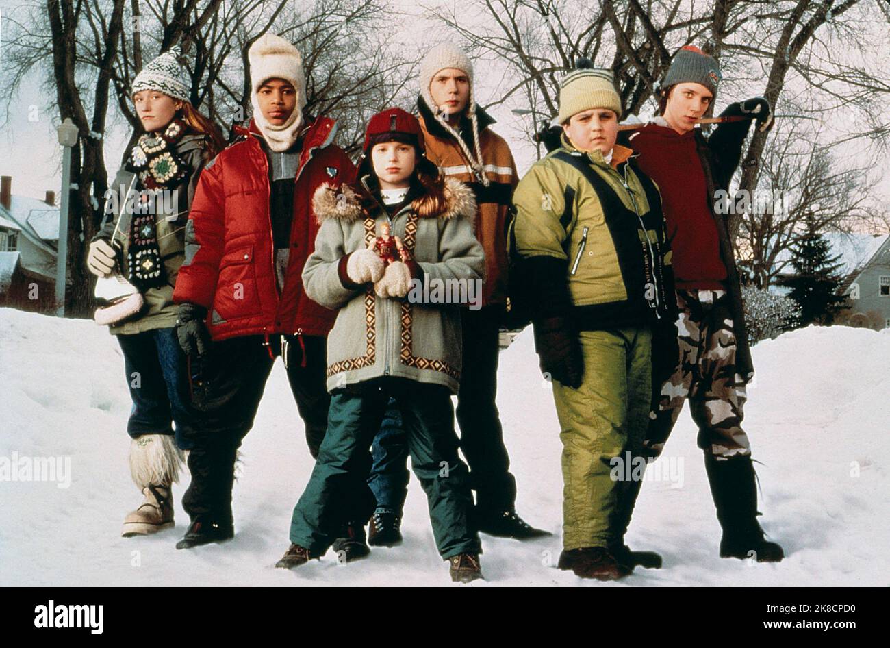 Schuyler Fisk, Jade Yorker, Zena Grey, Mark Webber & Josh Peck Film: Snow Day (2000) Characters: Lane Leonard,Chet Felker,Natalie Brandston,Hal Brandston & Wayne Alworth  Director: Chris Koch 29 January 2000   **WARNING** This Photograph is for editorial use only and is the copyright of PARAMOUNT PICTURES and/or the Photographer assigned by the Film or Production Company and can only be reproduced by publications in conjunction with the promotion of the above Film. A Mandatory Credit To PARAMOUNT PICTURES is required. The Photographer should also be credited when known. No commercial use can b Stock Photo
