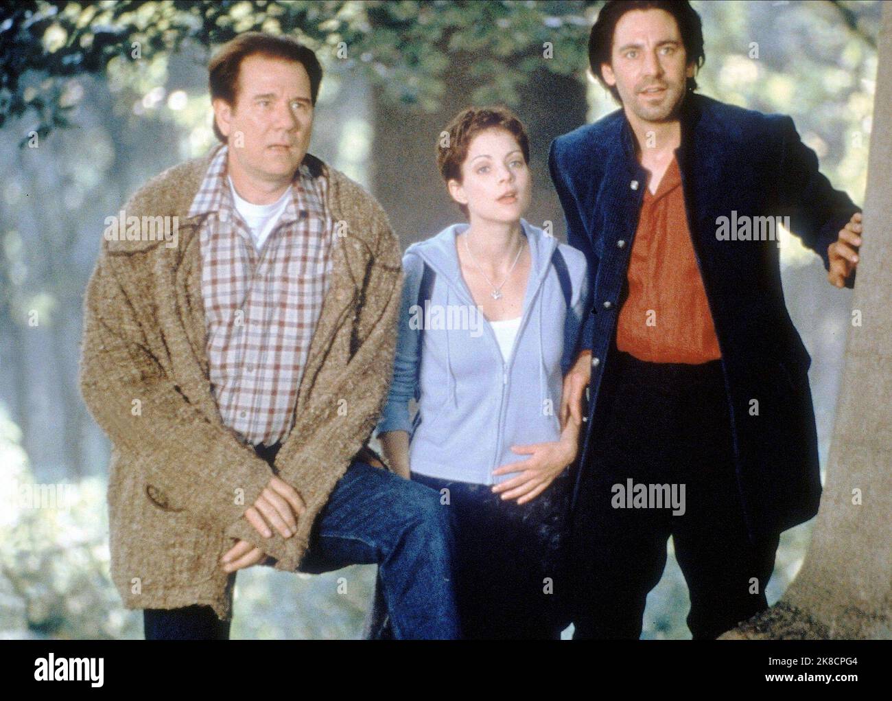 John Larroquette, Kimberly Williams-Paisley & Scott Cohen Film: The 10th Kingdom (TV-Miniserie) Characters: TONY, JOHN LARROQUETTE, WOLF  Usa/Uk/De 2000, Director: David Carson & Herbert Wise 27 February 2000   **WARNING** This Photograph is for editorial use only and is the copyright of HALLMARK ENTERTAINMENTNBC and/or the Photographer assigned by the Film or Production Company and can only be reproduced by publications in conjunction with the promotion of the above Film. A Mandatory Credit To HALLMARK ENTERTAINMENTNBC is required. The Photographer should also be credited when known. No com Stock Photo
