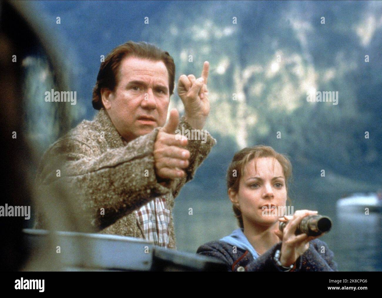 John Larroquette & Kimberly Williams-Paisley Film: The 10th Kingdom (TV-Miniserie)   Usa/Uk/De 2000, Director: David Carson & Herbert Wise 27 February 2000   **WARNING** This Photograph is for editorial use only and is the copyright of HALLMARK ENTERTAINMENTNBC and/or the Photographer assigned by the Film or Production Company and can only be reproduced by publications in conjunction with the promotion of the above Film. A Mandatory Credit To HALLMARK ENTERTAINMENTNBC is required. The Photographer should also be credited when known. No commercial use can be granted without written authority Stock Photo
