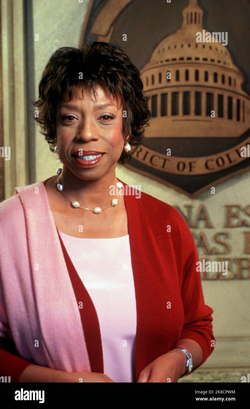 Lynne Thigpen Television: The District (2000) Characters: Ella Farmer (39 episodes, 2000-2003)  07 October 2000   **WARNING** This Photograph is for editorial use only and is the copyright of CBS TELEVISION and/or the Photographer assigned by the Film or Production Company and can only be reproduced by publications in conjunction with the promotion of the above Film. A Mandatory Credit To CBS TELEVISION is required. The Photographer should also be credited when known. No commercial use can be granted without written authority from the Film Company. Stock Photo