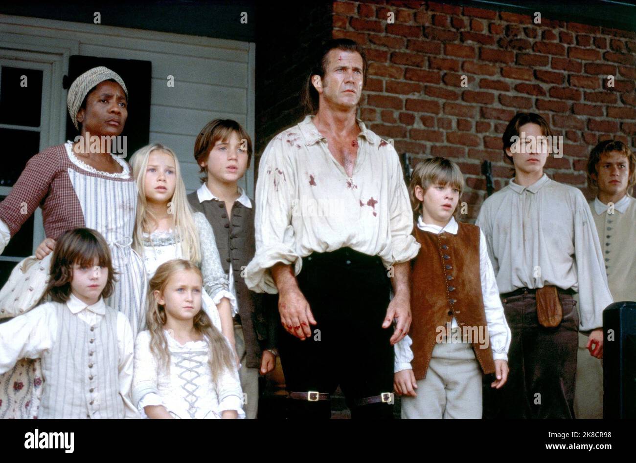 Logan Lerman, Beatrice Bush, Mika Boorem, Skye Mccole Bartusiak, Trevor Morgan, Mel Gibson, Bryan Chafin, Gregory Smith & Heath Ledger Film: The Patriot (USA/DE 2000) Characters: William Martin, Abigale the Housekeeper, Margaret Martin, Susan Martin, Nathan Martin, Benjamin Martin, Samuel Martin, Thomas Martin, Gabriel Martin  Director: Roland Emmerich 27 June 2000   **WARNING** This Photograph is for editorial use only and is the copyright of COLUMBIA PICTURES and/or the Photographer assigned by the Film or Production Company and can only be reproduced by publications in conjunction with the Stock Photo