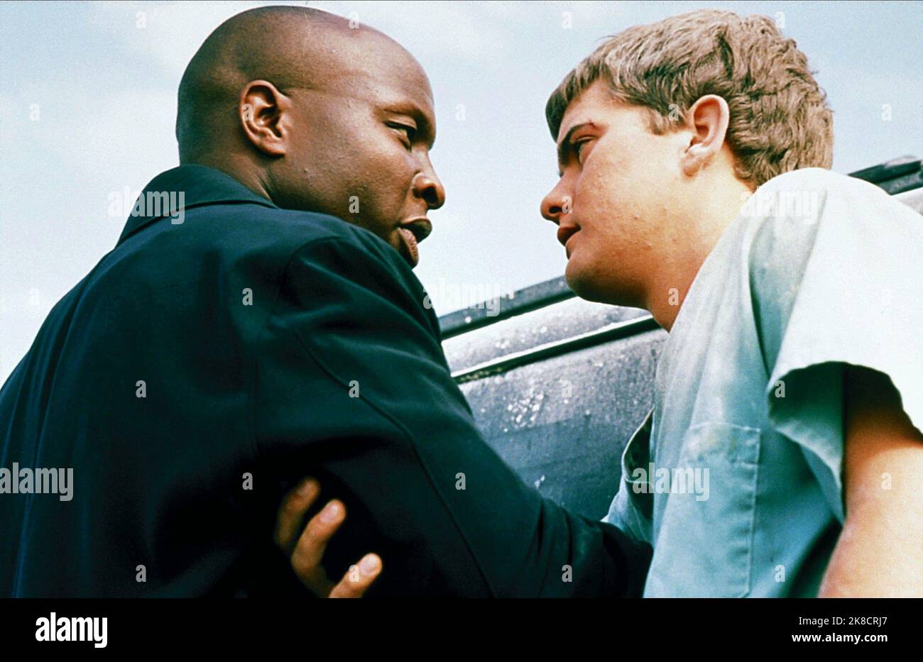 Steve Harris & Joshua Jackson Film: The Skulls (USA/CAN 2000) Characters: Detective Sparrow & Lucas 'Luke' McNamara  Director: Rob Cohen 27 March 2000   **WARNING** This Photograph is for editorial use only and is the copyright of UNIVERSAL PICTURES and/or the Photographer assigned by the Film or Production Company and can only be reproduced by publications in conjunction with the promotion of the above Film. A Mandatory Credit To UNIVERSAL PICTURES is required. The Photographer should also be credited when known. No commercial use can be granted without written authority from the Film Company Stock Photo