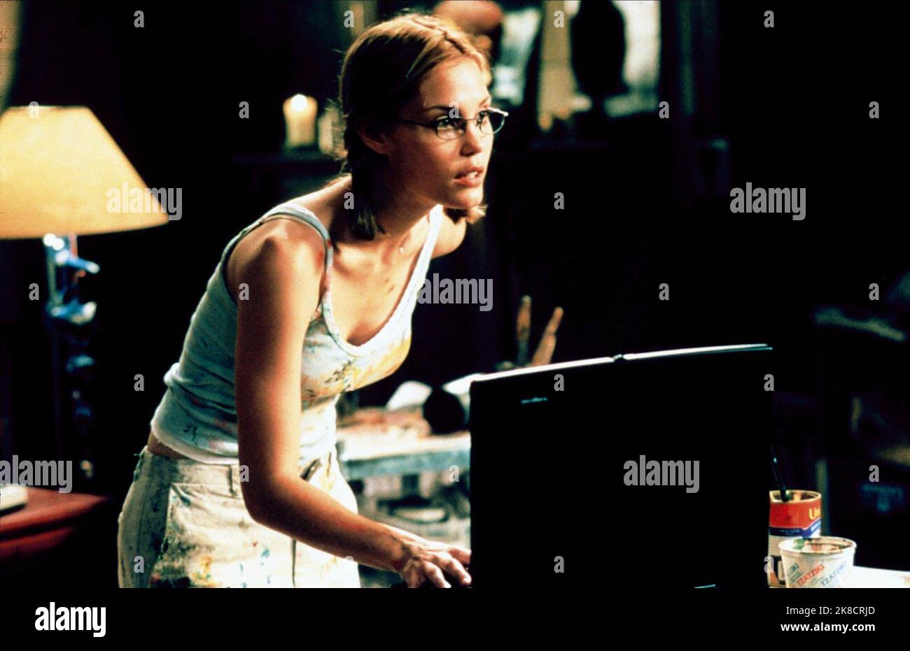 Leslie Bibb Film: The Skulls (USA/CAN 2000) Characters: Chloe Whitfield  Director: Rob Cohen 27 March 2000   **WARNING** This Photograph is for editorial use only and is the copyright of UNIVERSAL PICTURES and/or the Photographer assigned by the Film or Production Company and can only be reproduced by publications in conjunction with the promotion of the above Film. A Mandatory Credit To UNIVERSAL PICTURES is required. The Photographer should also be credited when known. No commercial use can be granted without written authority from the Film Company. Stock Photo